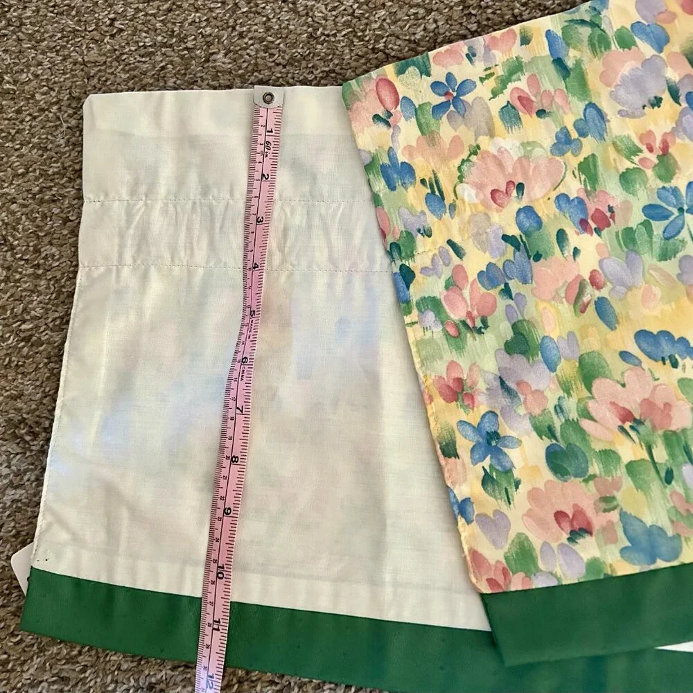 Floral Trimmed 15' Valance - Picture 4 of 4